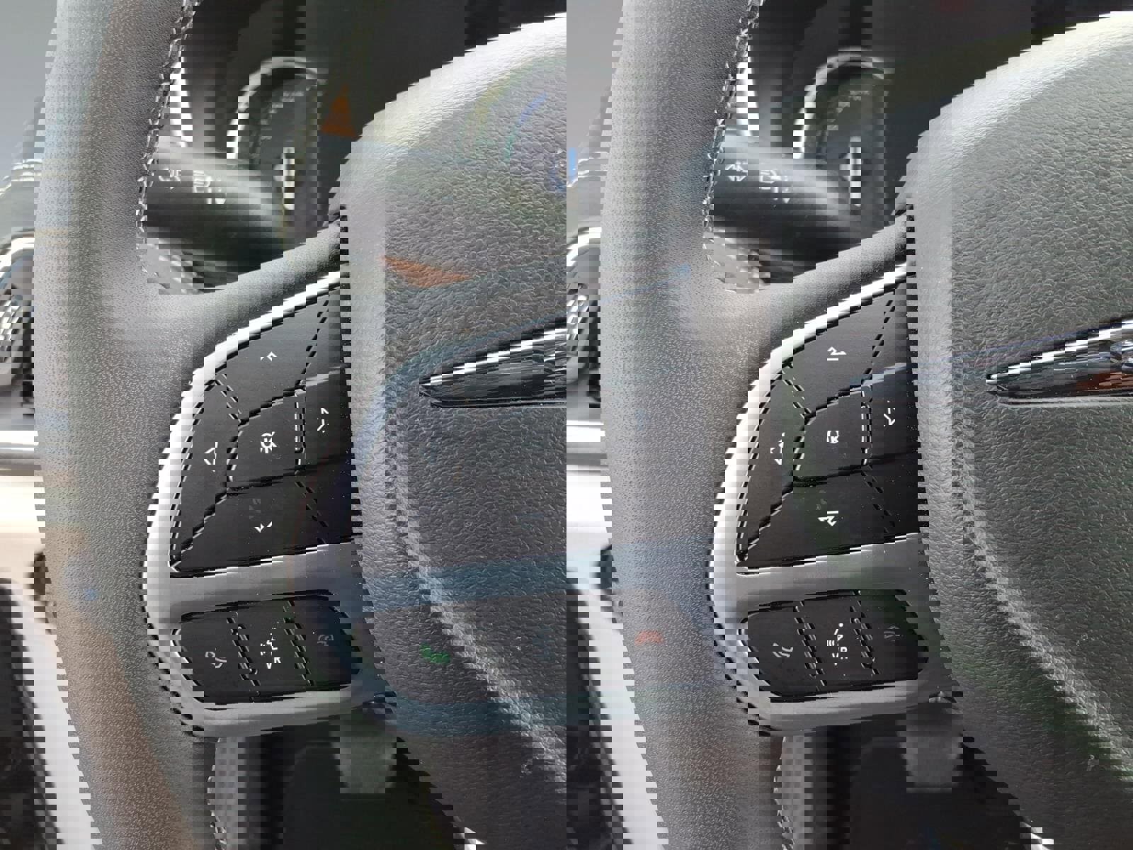 Used 2023 Chrysler Pacifica Limited w/ Uconnect Theater Family Group image 16