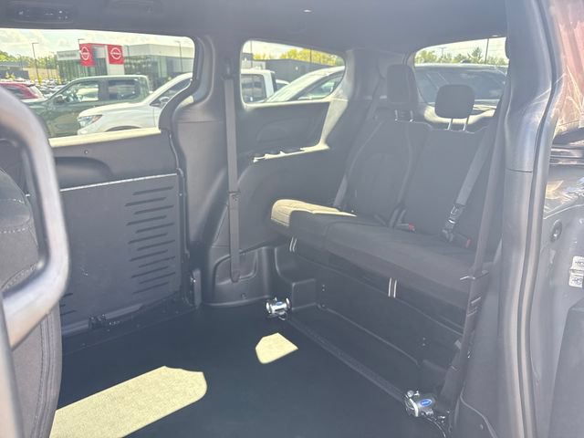 Used 2024 Chrysler Pacifica Touring FWD image 14