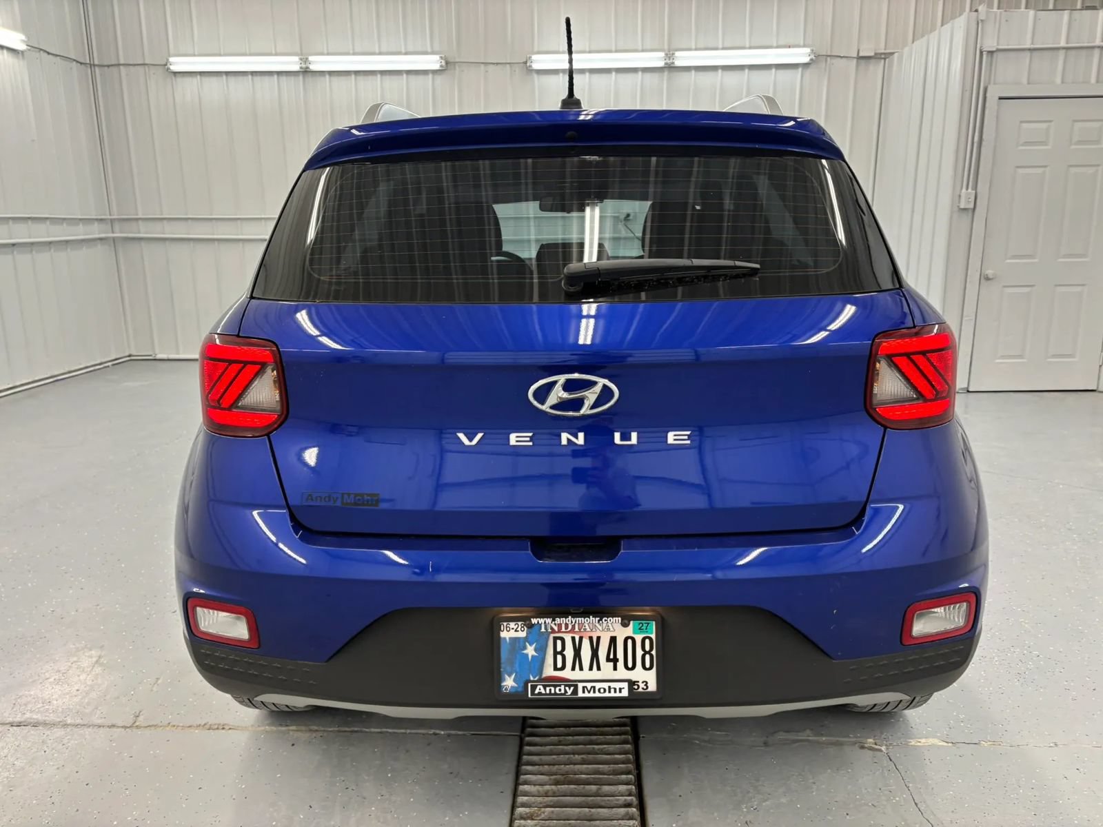 Used 2023 Hyundai Venue Limited FWD image 5