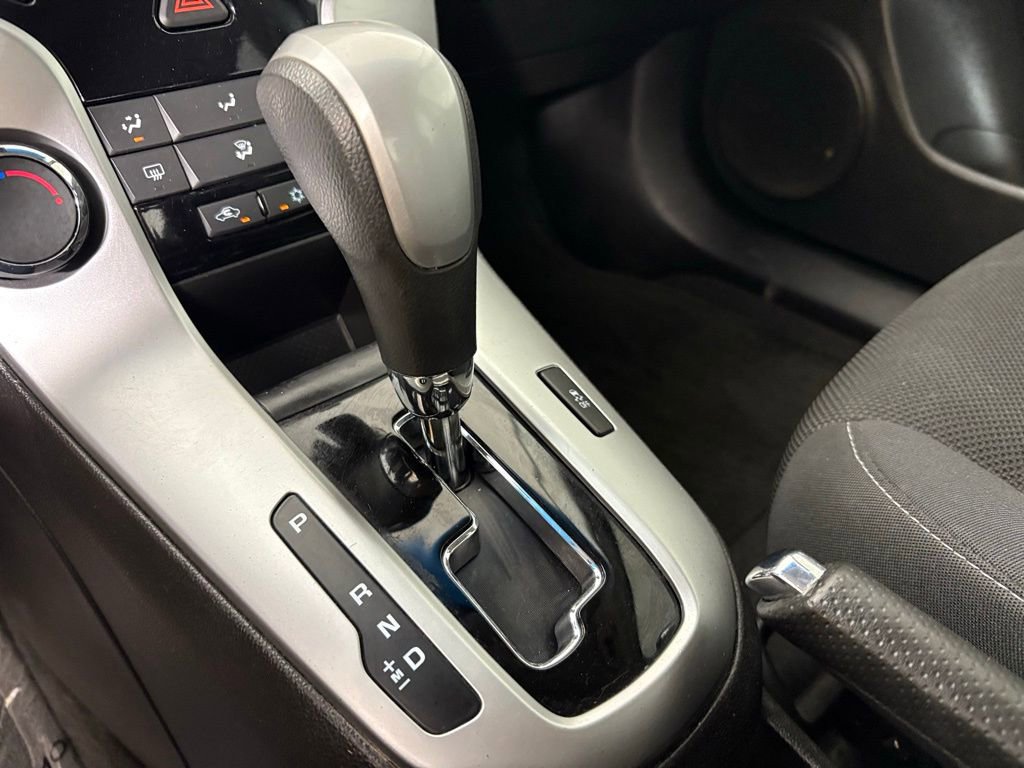 Used 2015 Chevrolet Cruze LT w/ Technology Package image 30