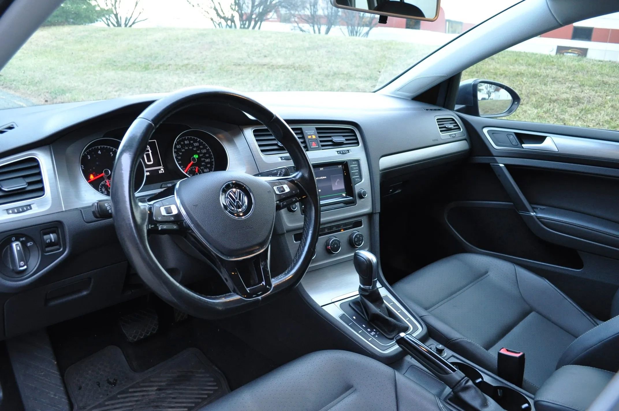 Used 2015 Volkswagen Golf S image 7