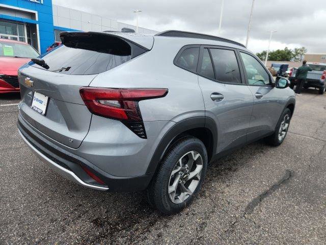 New 2026 Chevrolet Trax LT w/ Driver Confidence Package FWD image 2