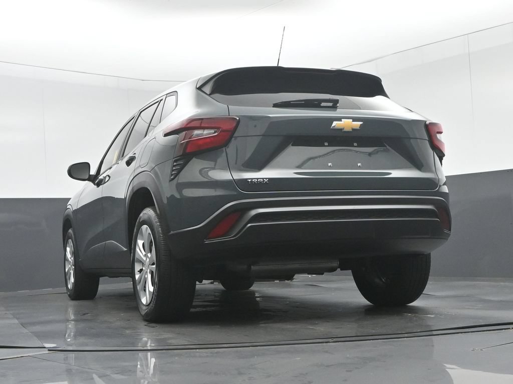 Used 2025 Chevrolet Trax LS FWD image 46