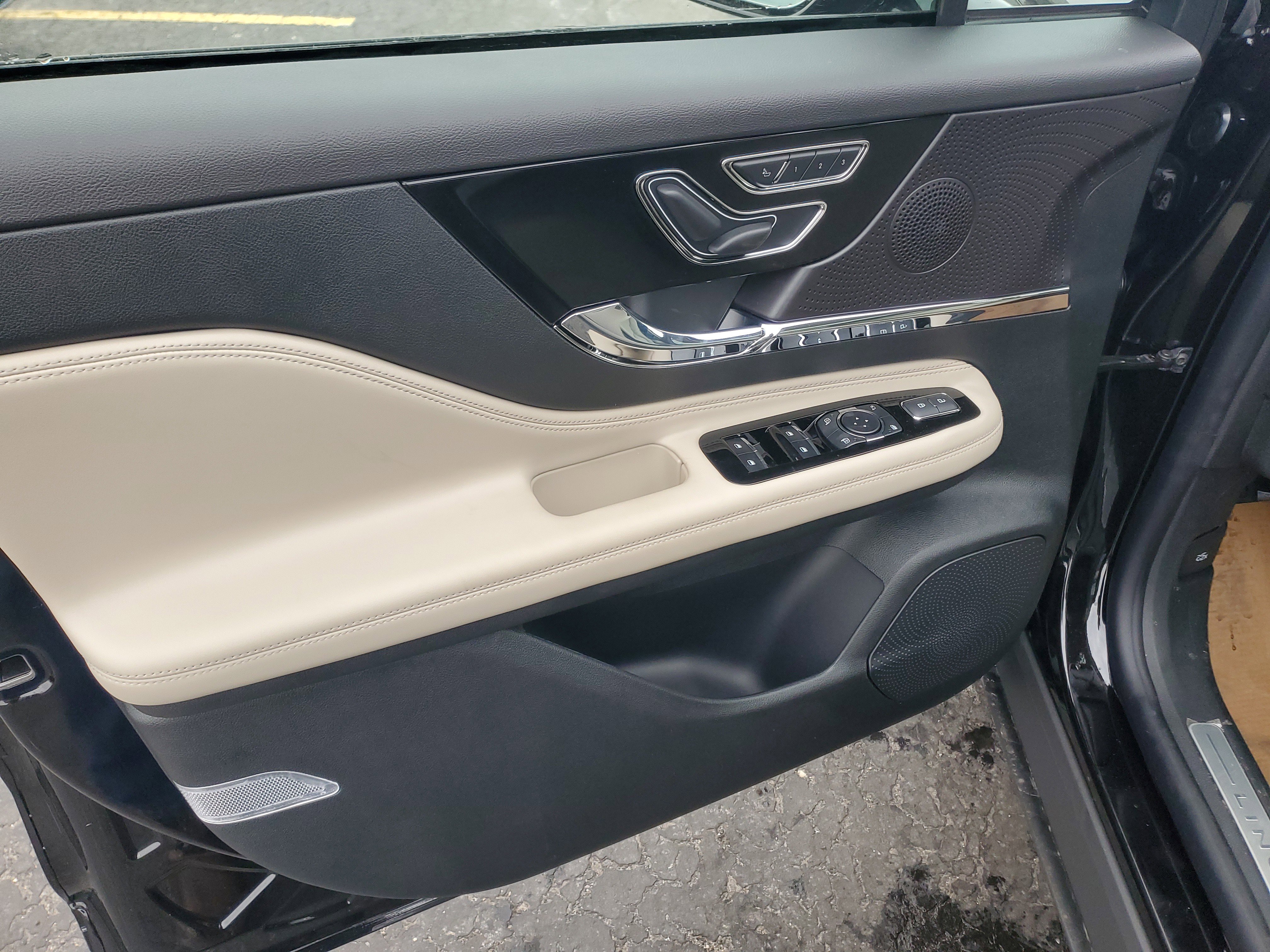 New 2026 Lincoln Corsair Premiere image 8