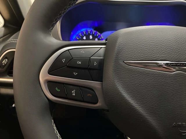 Used 2026 Chrysler Pacifica Limited FWD image 36