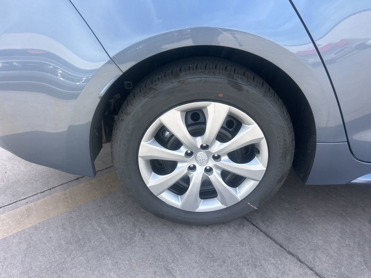 Used 2026 Toyota Corolla LE w/ Carpet Mat Package (TMS) FWD image 2