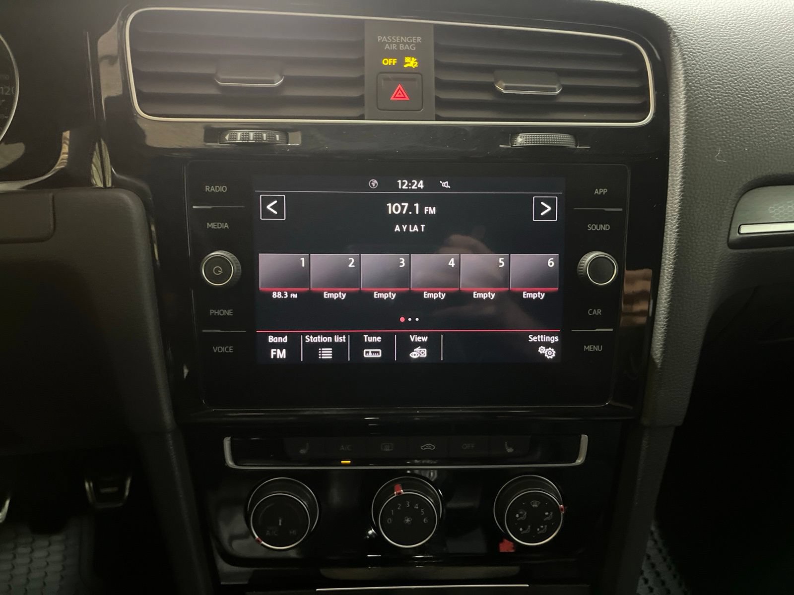 Used 2020 Volkswagen Golf 4-Door FWD image 24
