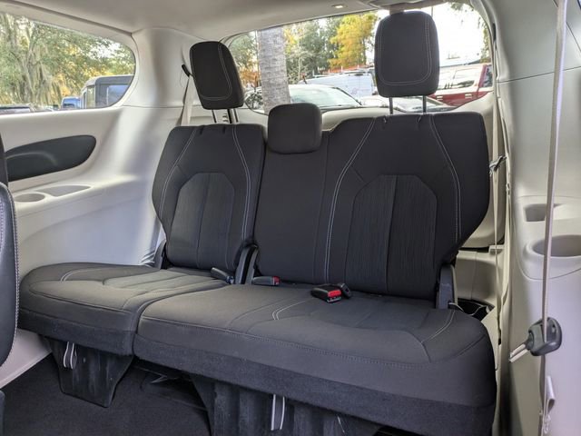 Used 2023 Chrysler Voyager LX image 17