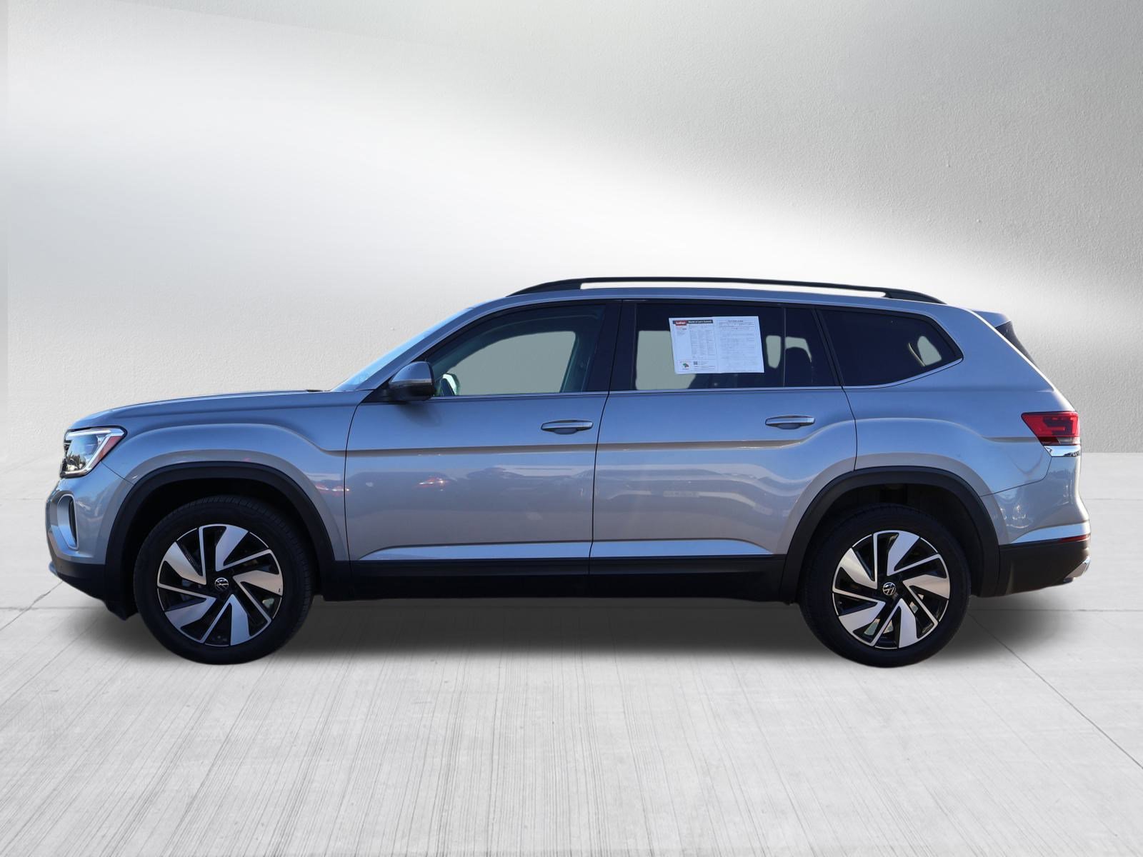 Used 2024 Volkswagen Atlas SE image 4