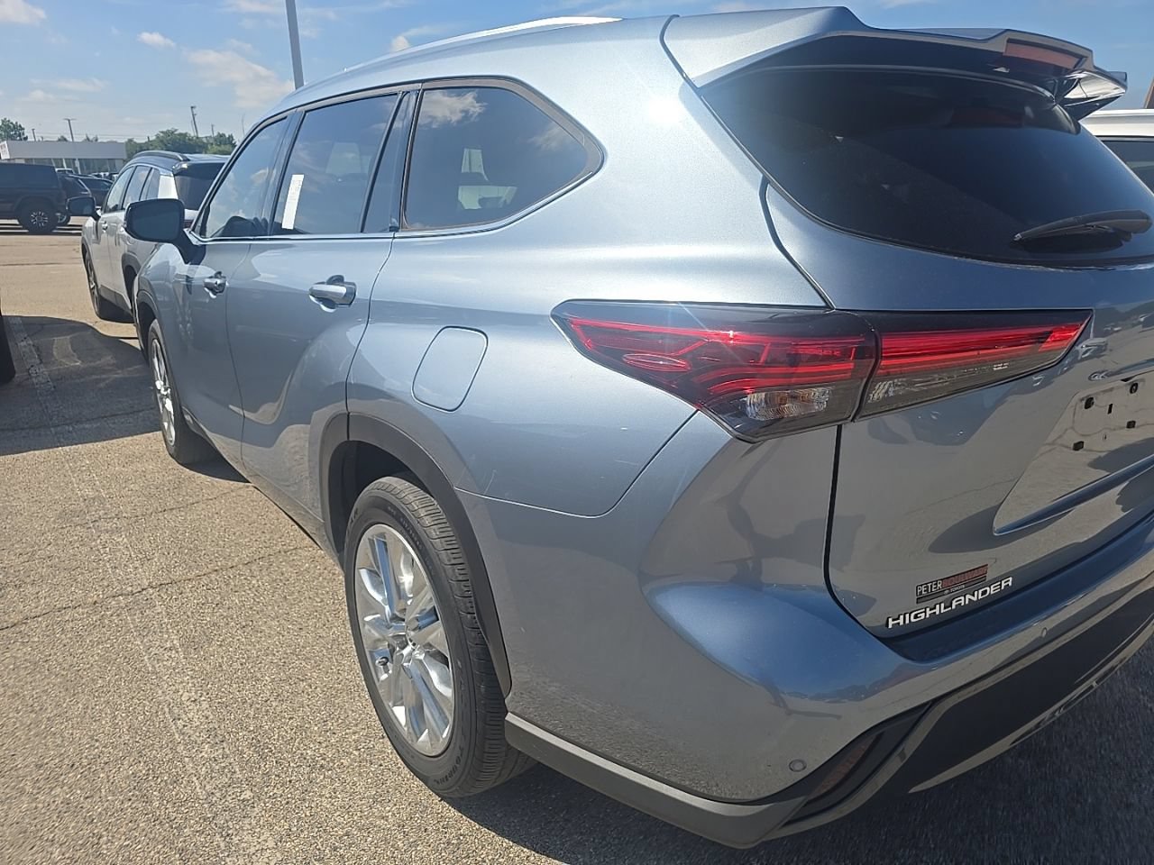 Used 2023 Toyota Highlander Limited FWD image 8