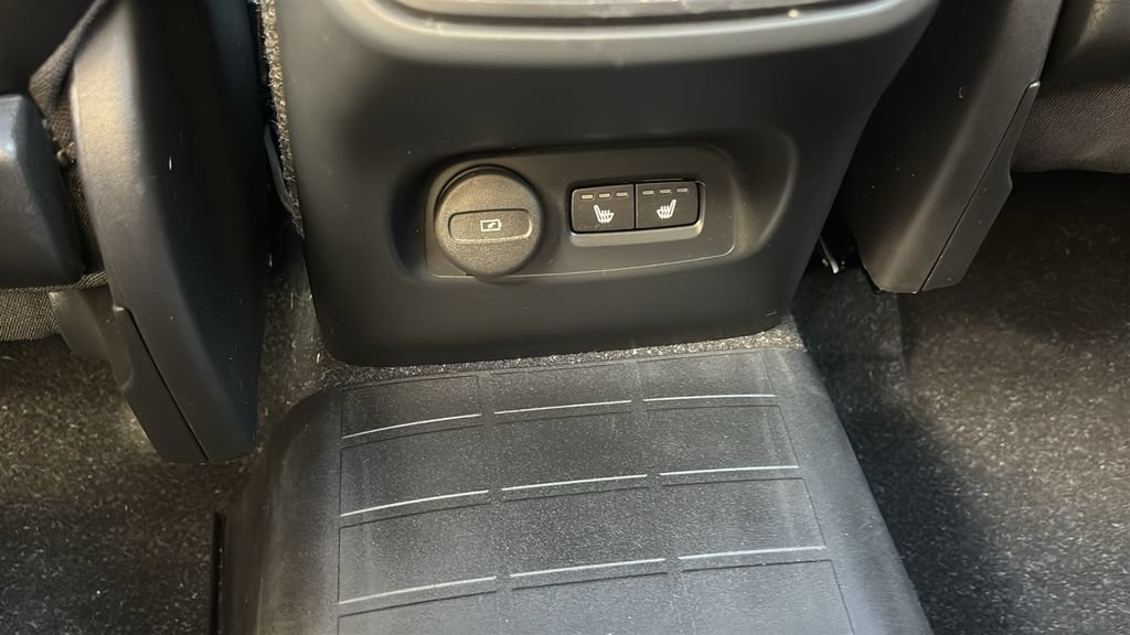 Used 2023 Volvo XC40 B5 Plus w/ Driver Assist Package AWD/4WD image 9