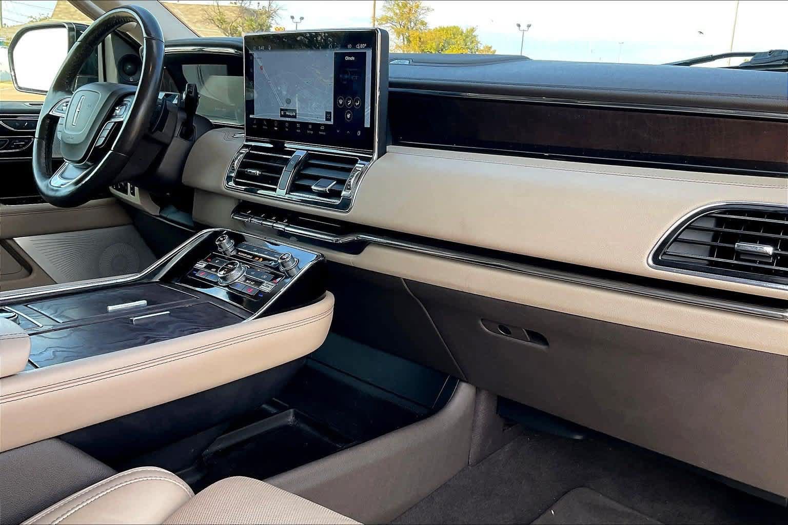 Used 2022 Lincoln Navigator Reserve AWD/4WD image 21