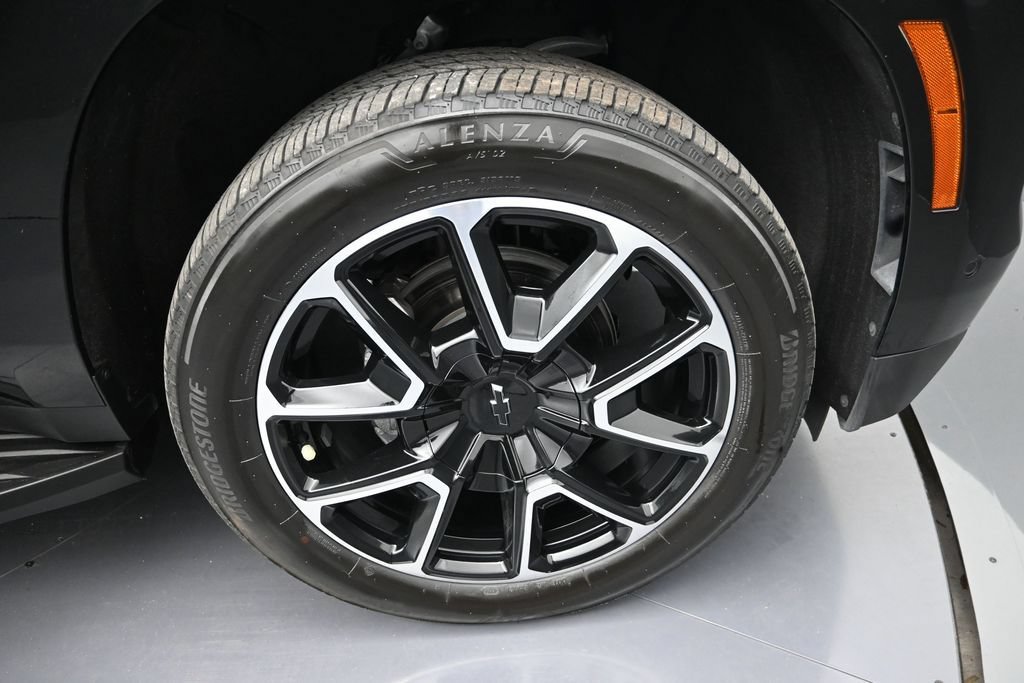 Used 2025 Chevrolet Suburban RST w/ Comfort Package RWD image 9