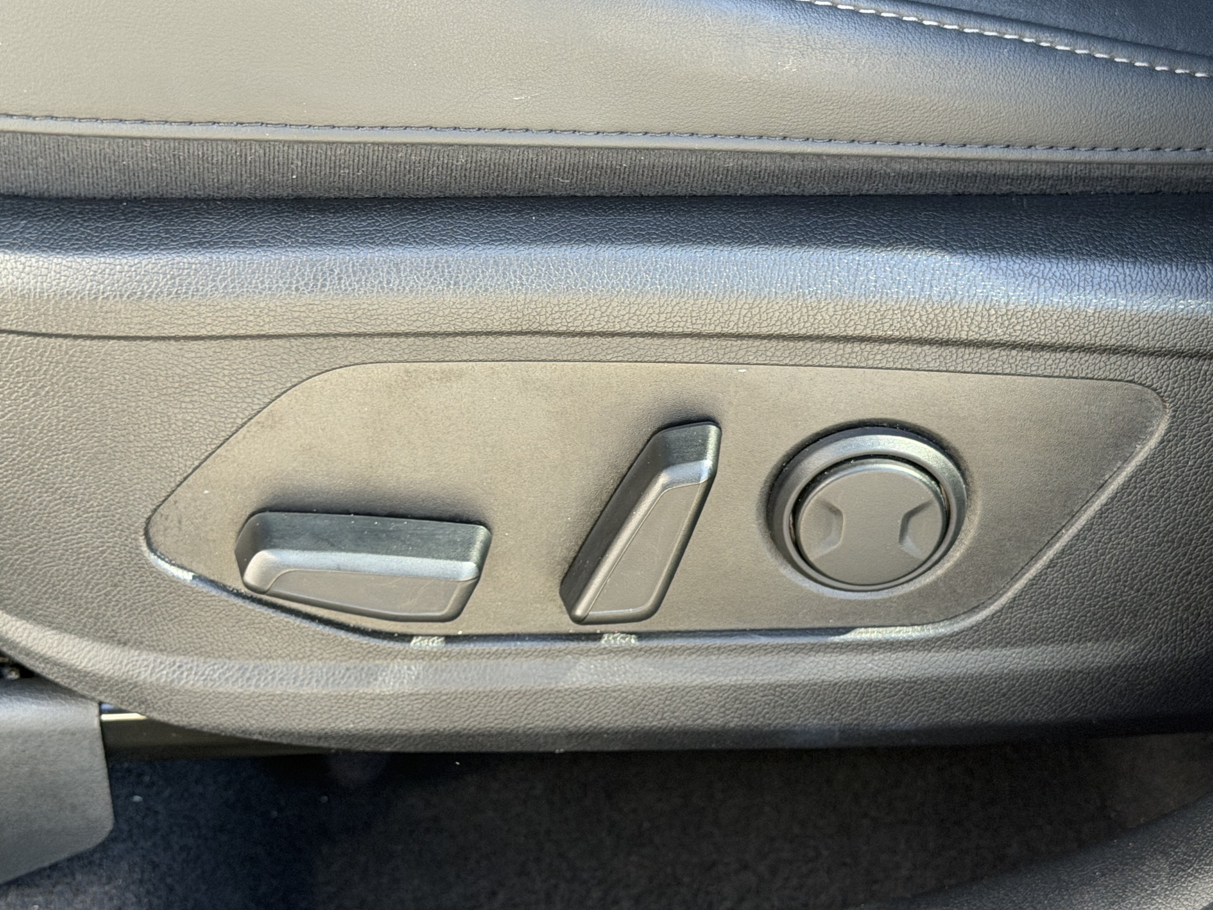 Used 2025 Kia Sorento SX FWD image 24