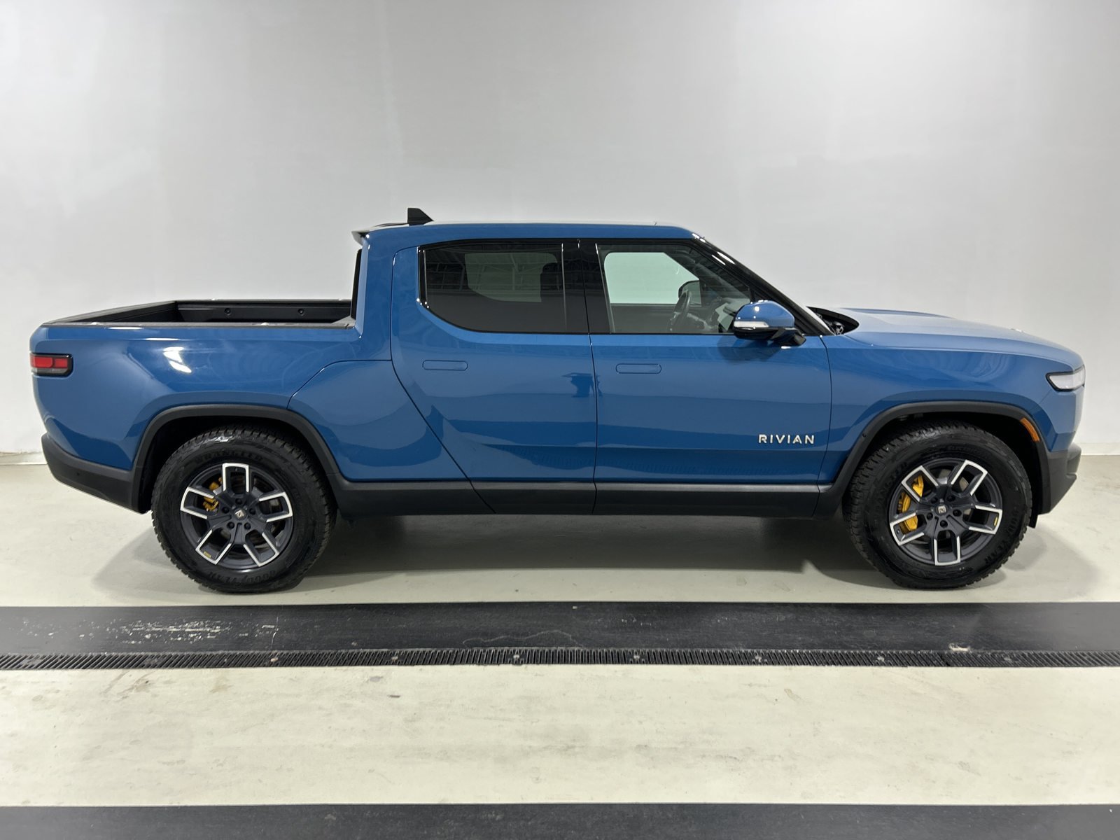 Used 2023 Rivian R1T Launch Edition AWD/4WD image 6
