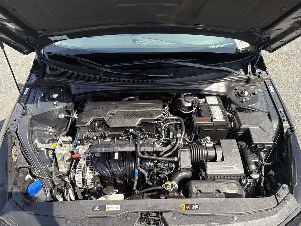 Used 2022 Hyundai Elantra Limited FWD image 19