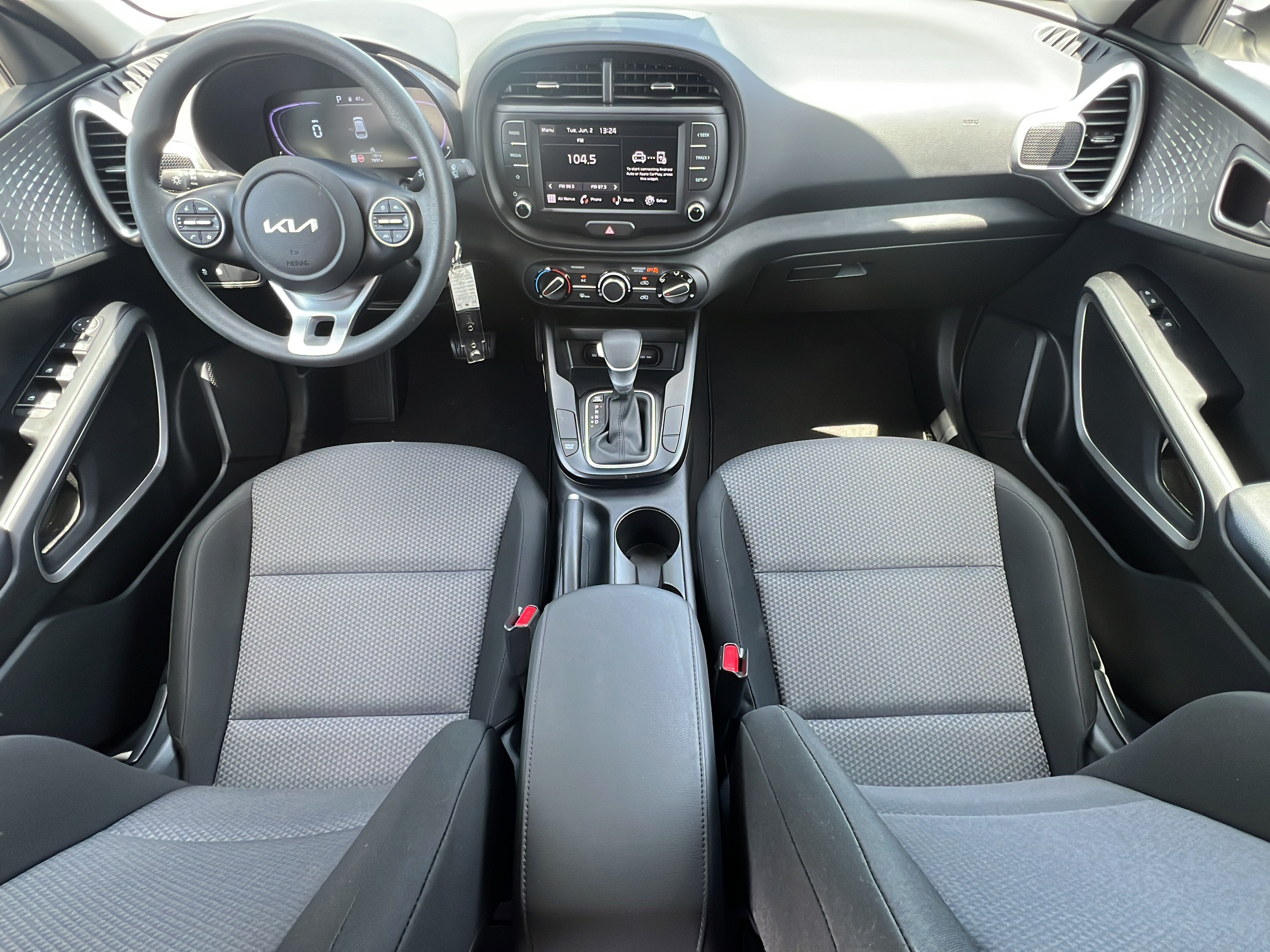 Certified 2025 Kia Soul LX w/ LX Technology Package FWD image 14