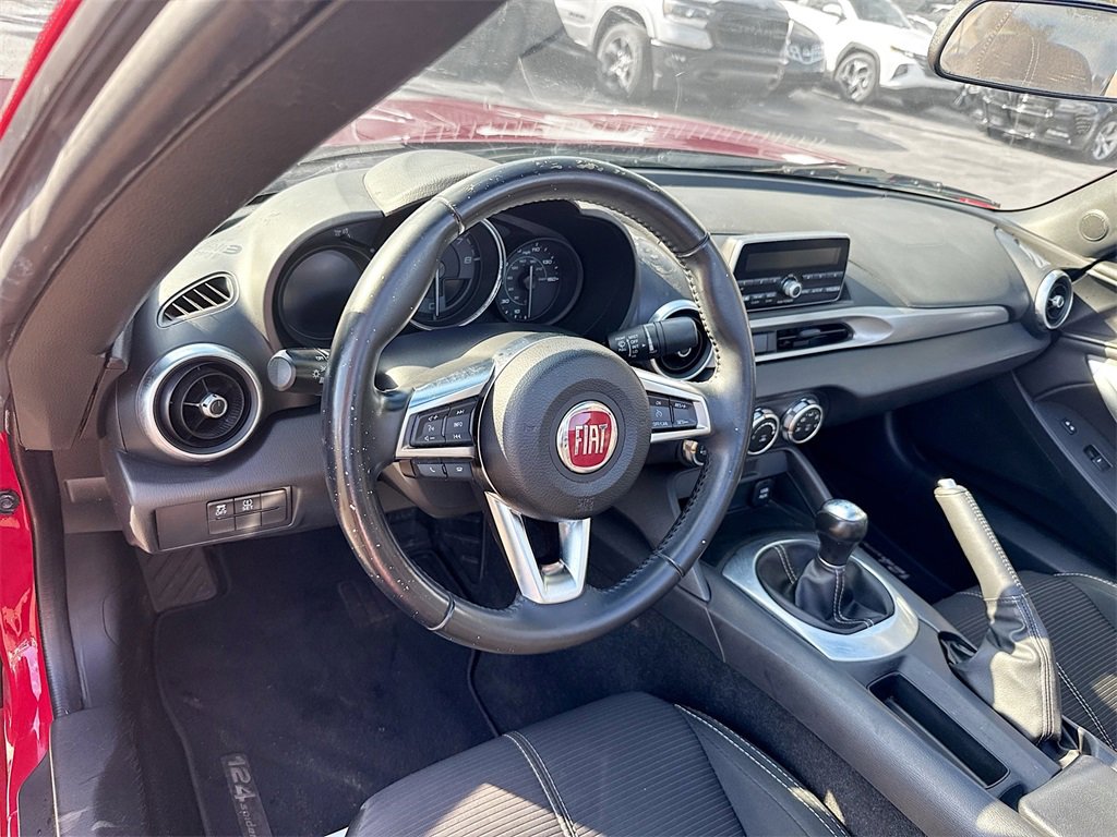 Used 2017 FIAT 124 Spider Classica image 10