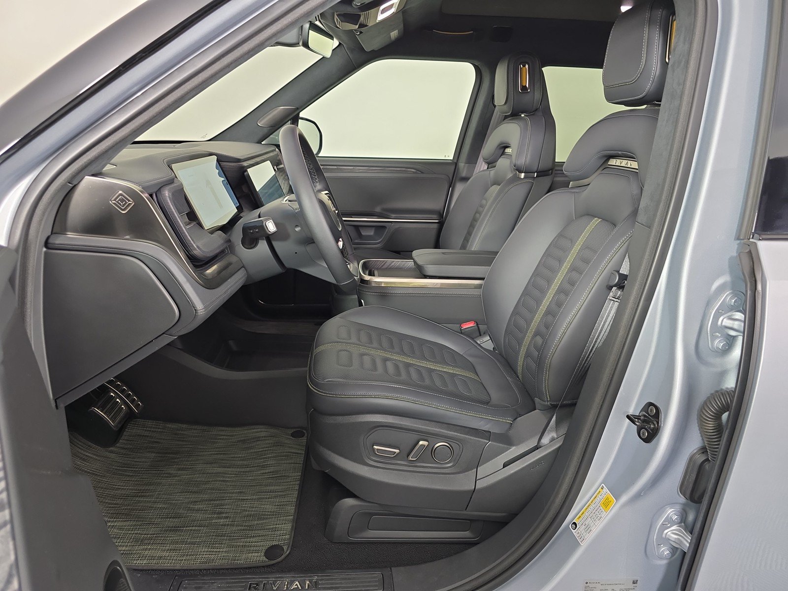 Used 2024 Rivian R1T Adventure AWD/4WD image 18