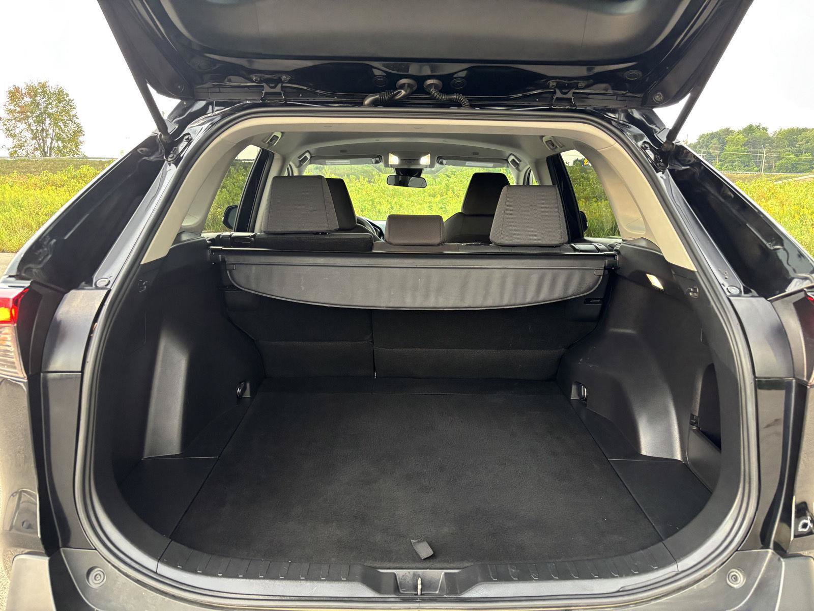 Used 2025 Toyota RAV4 XLE AWD/4WD image 13