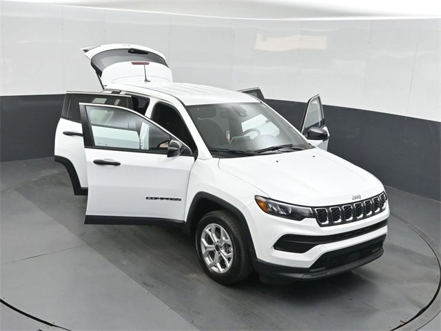 Used 2025 Jeep Compass Sport image 50