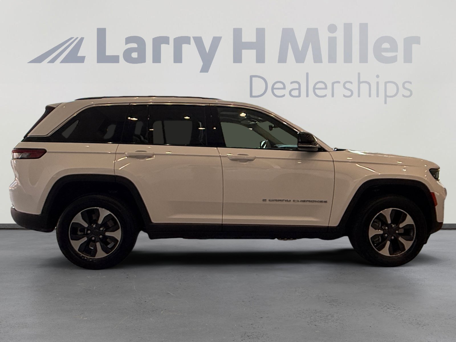 Used 2024 Jeep Grand Cherokee Limited 4xe AWD/4WD image 6
