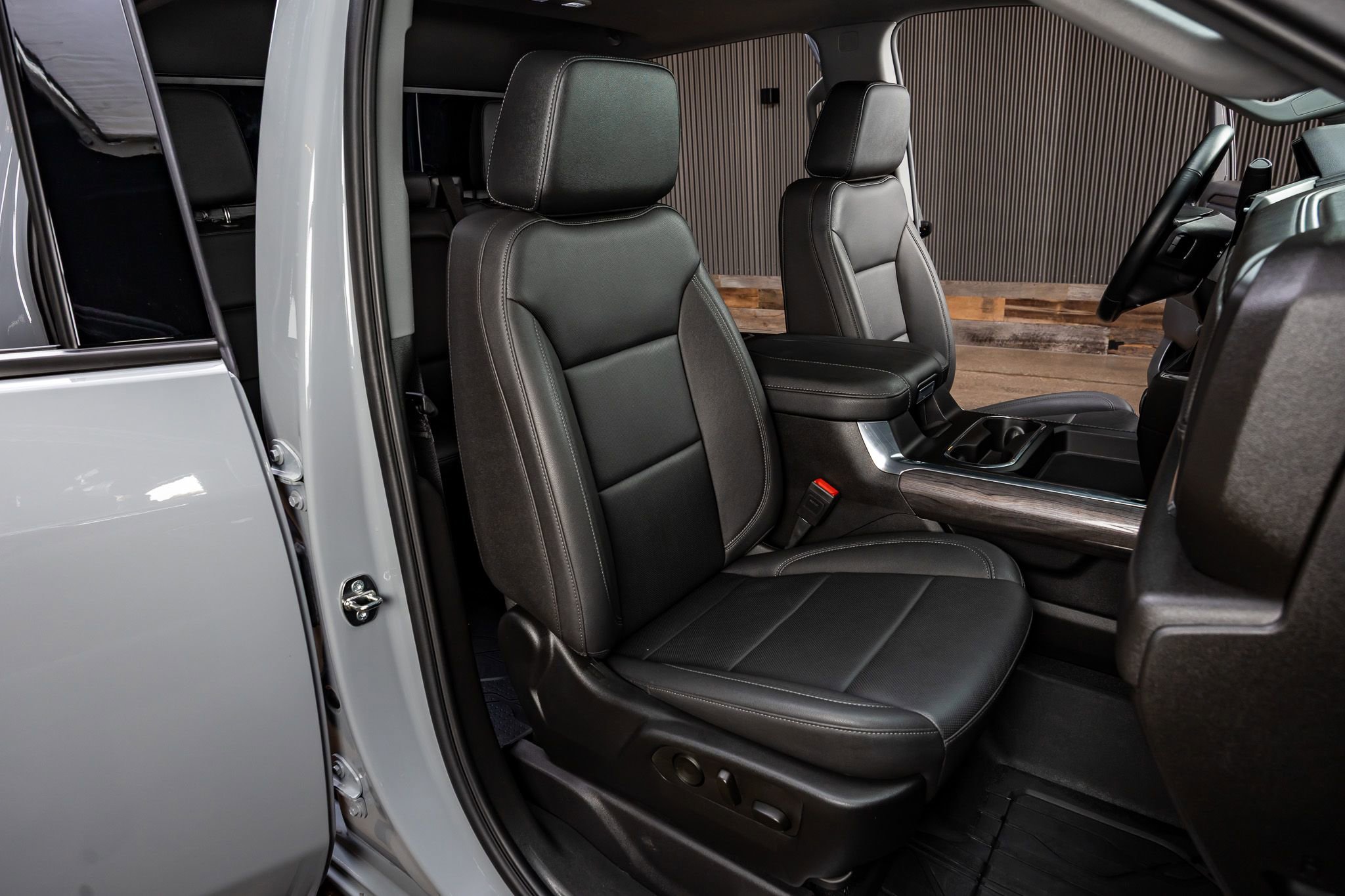 Used 2024 Chevrolet Silverado 2500 LTZ w/ LTZ Plus Package image 31