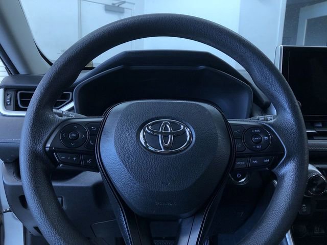 Used 2025 Toyota RAV4 XLE image 25