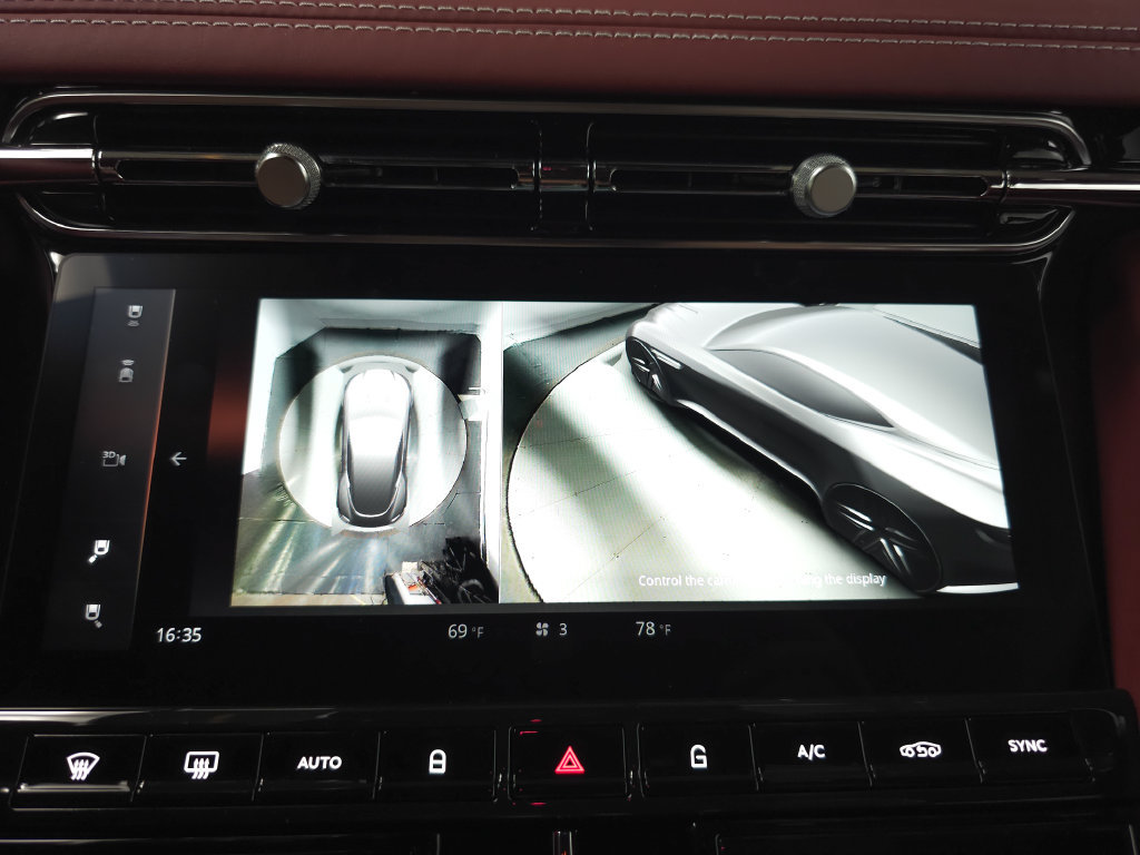 Used 2025 Aston Martin DB12 Coupe RWD image 26