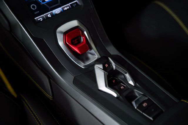 Used 2022 Lamborghini Huracan EVO RWD image 22