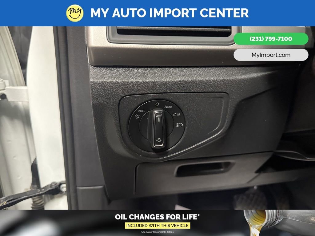 Used 2020 Volkswagen Atlas Cross Sport SE w/ Towing Package image 15