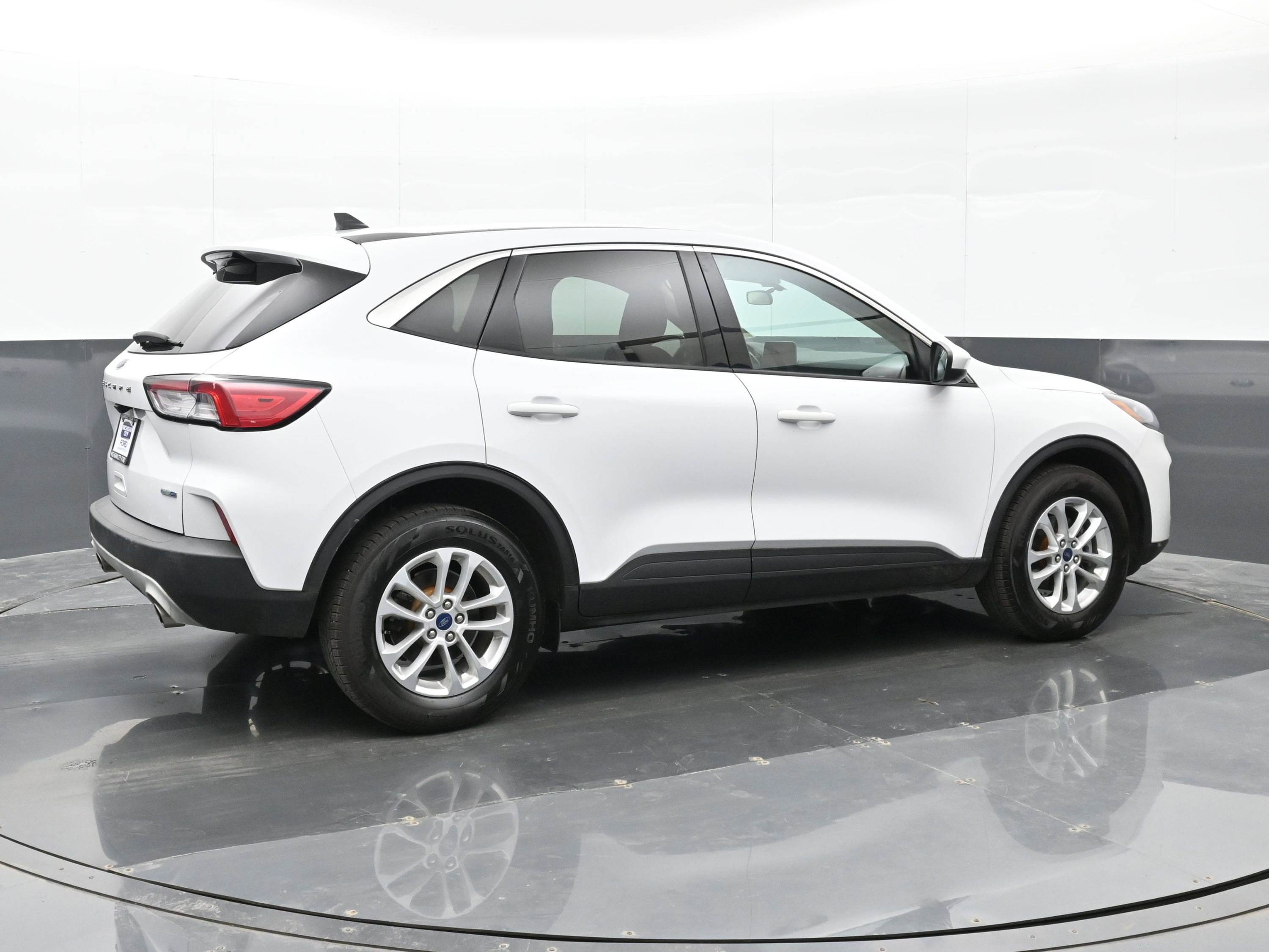 Used 2020 Ford Escape SE image 4
