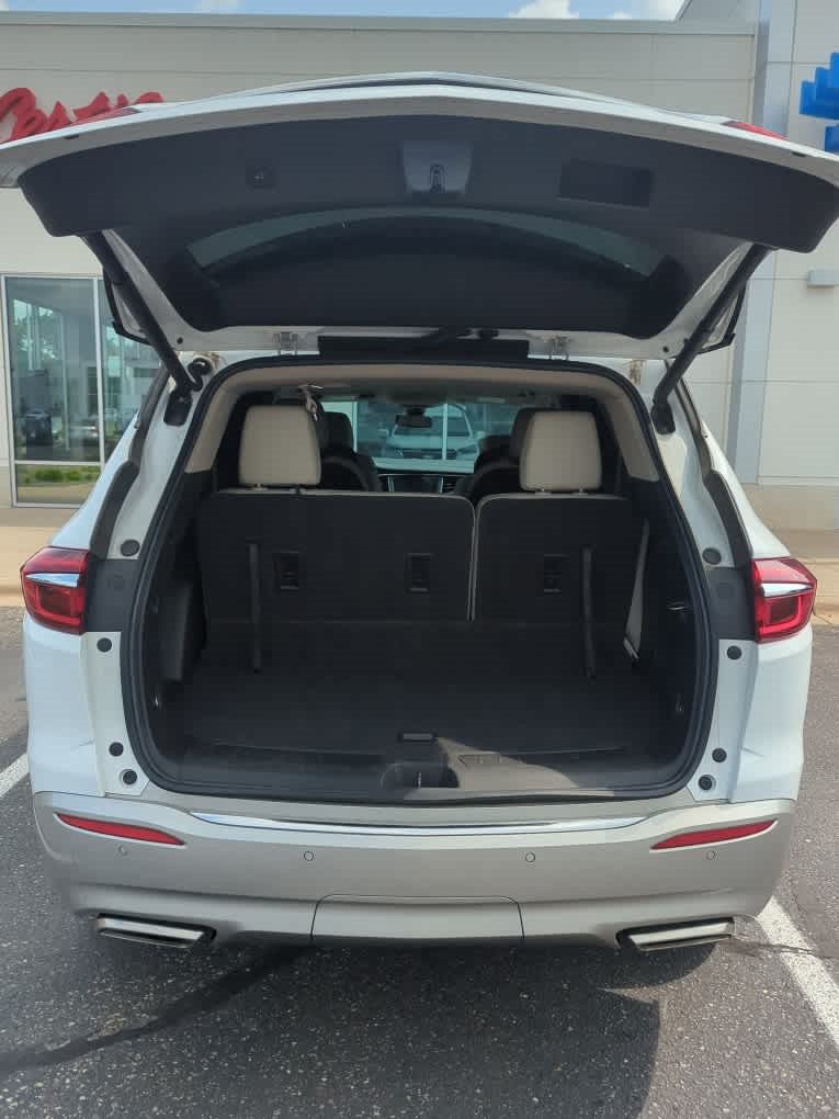 Used 2021 Buick Enclave Essence w/ Sound and Sites Package FWD image 5