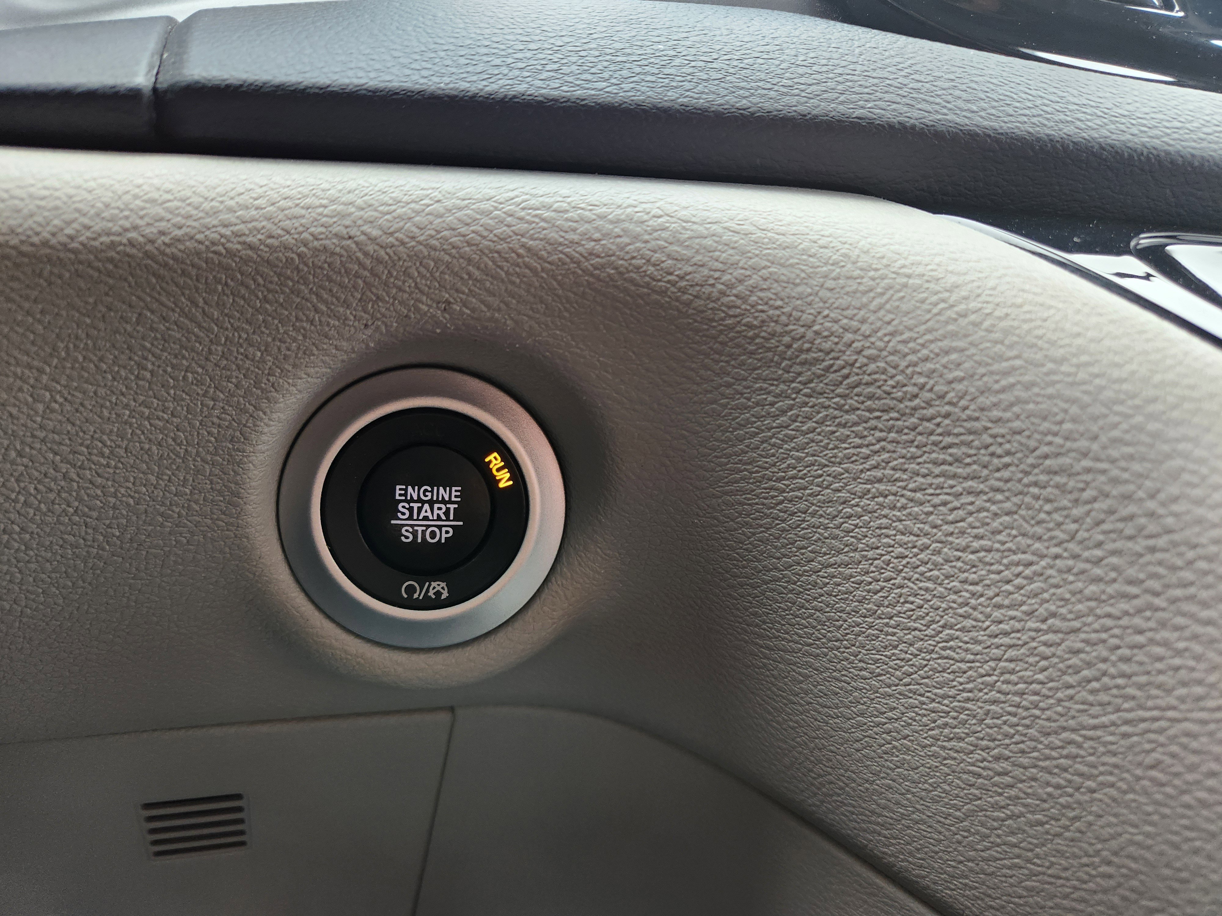 Used 2023 Chrysler Pacifica Touring-L image 25