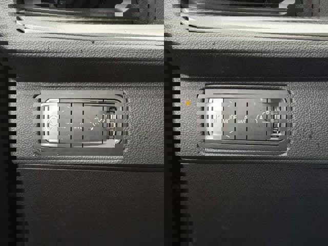 Used 2025 Chevrolet Traverse LT image 20