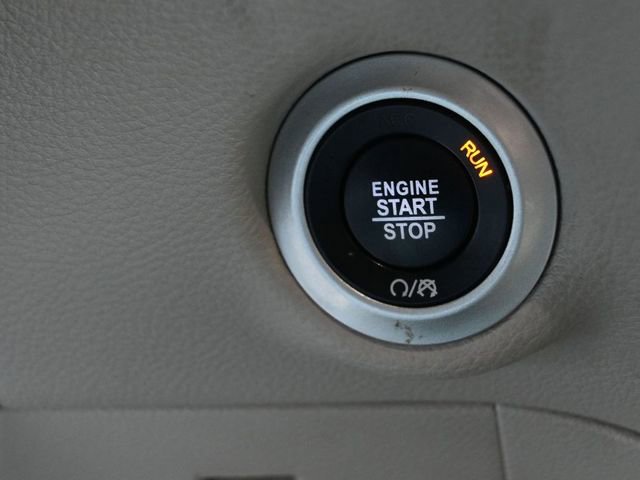 Used 2023 Chrysler Pacifica Limited FWD image 25