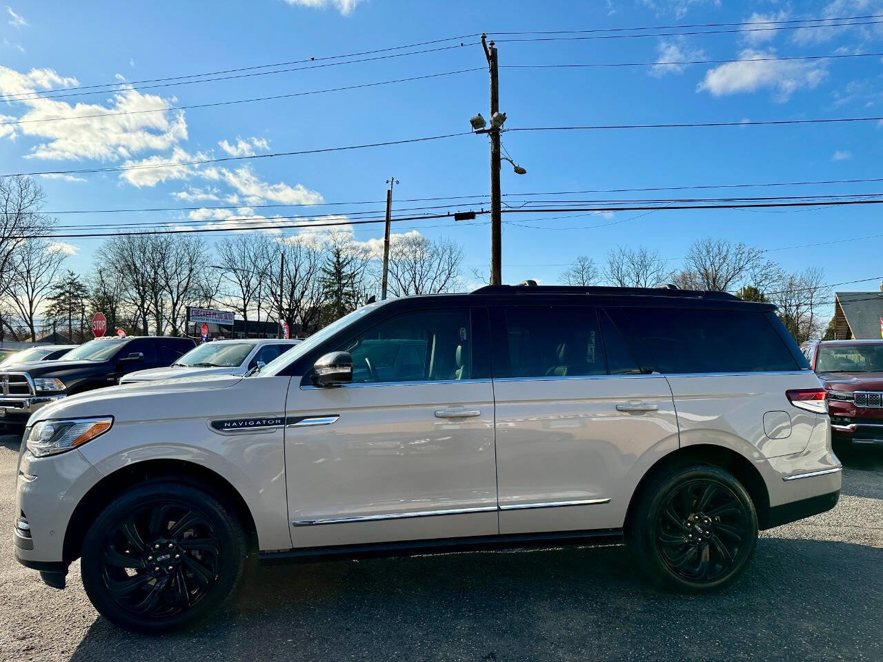Used 2023 Lincoln Navigator Reserve image 4