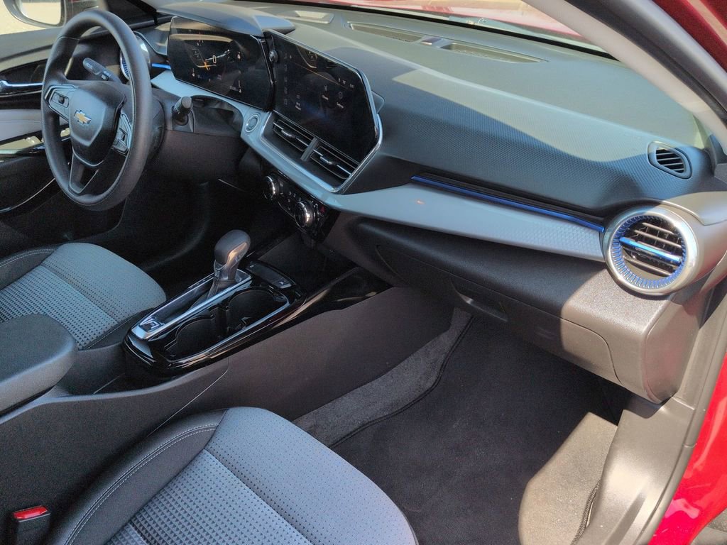 Certified 2025 Chevrolet Trax LT image 22