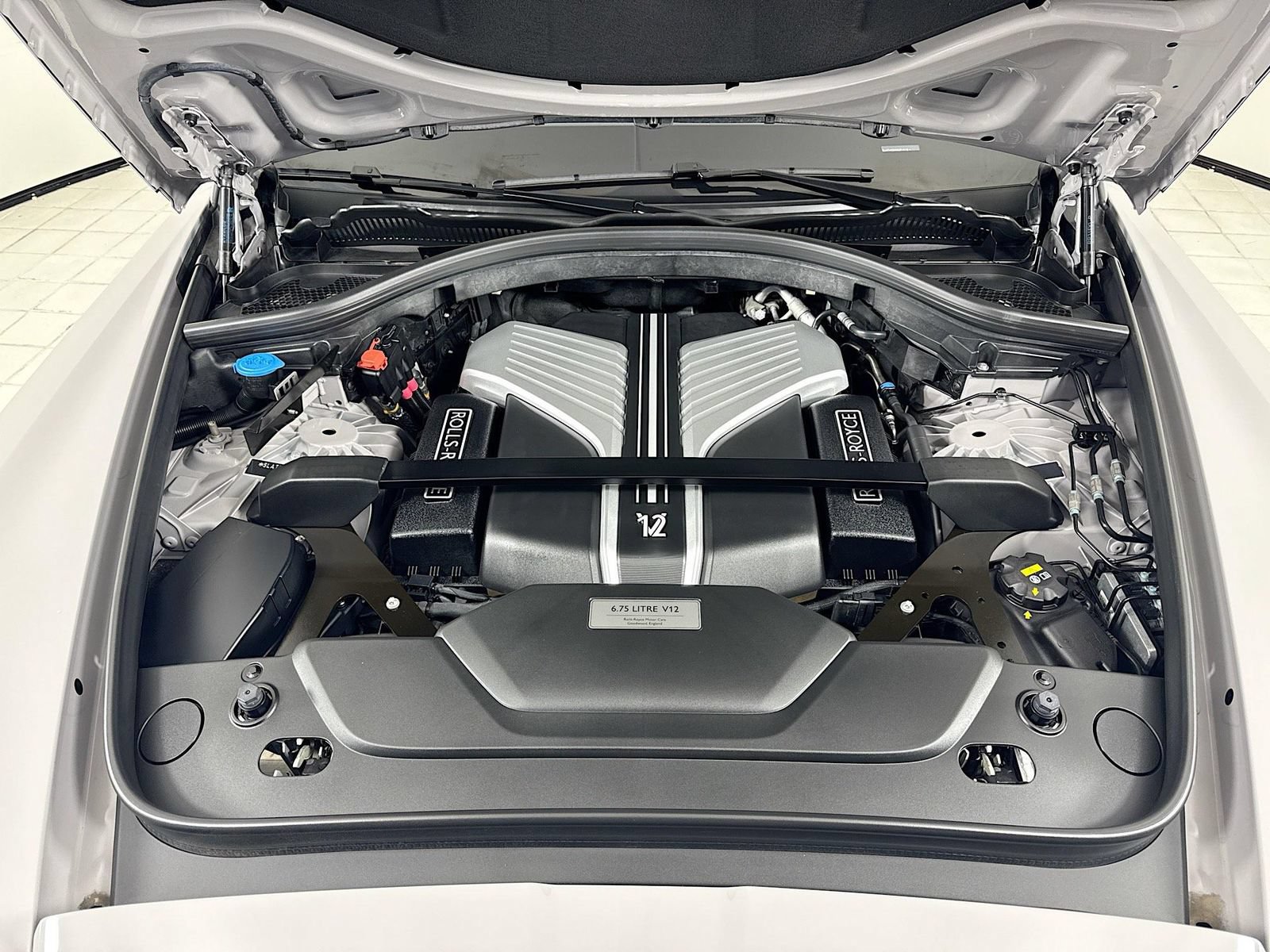 Certified 2022 Rolls-Royce Cullinan w/ Dark Exterior Package AWD/4WD image 29