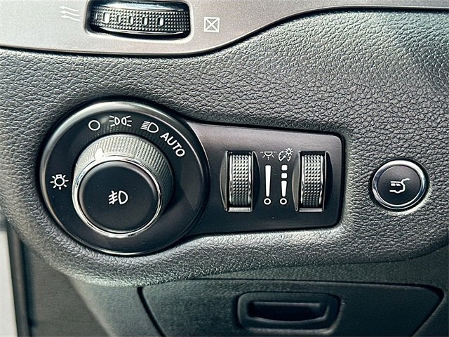 Used 2019 Jeep Cherokee Limited image 10