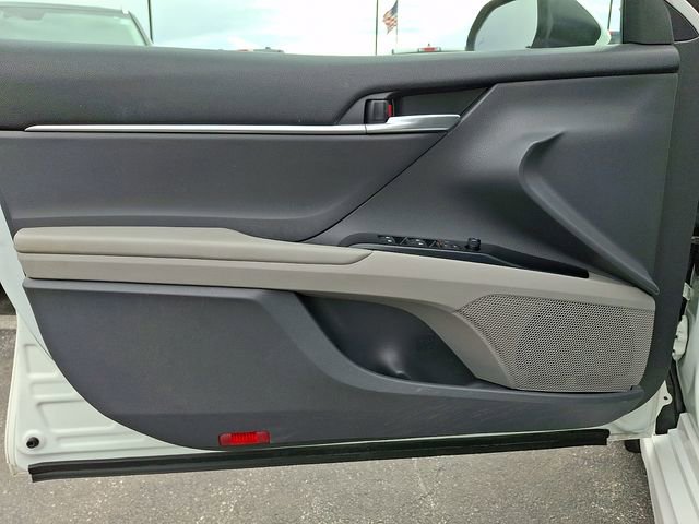 Used 2020 Toyota Camry SE w/ Moonroof Package image 11