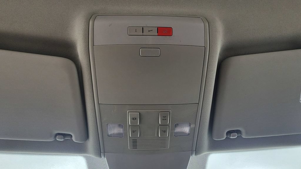 Used 2018 Volkswagen Atlas SE FWD image 33