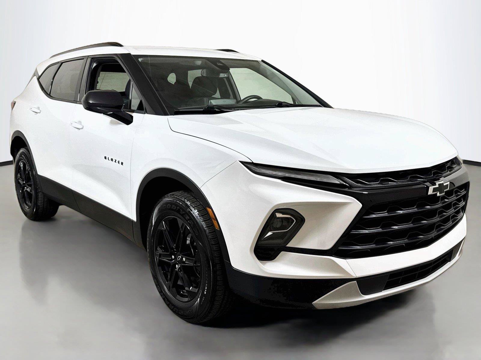 Certified 2024 Chevrolet Blazer LT w/ Convenience Package FWD image 3
