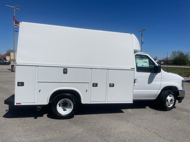 New 2027 Ford E-350 and Econoline 350 Super Duty w/ Power Equipment Group RWD image 19