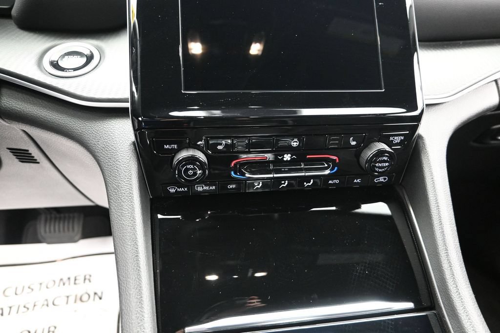 Used 2024 Jeep Grand Cherokee L Laredo AWD/4WD image 15