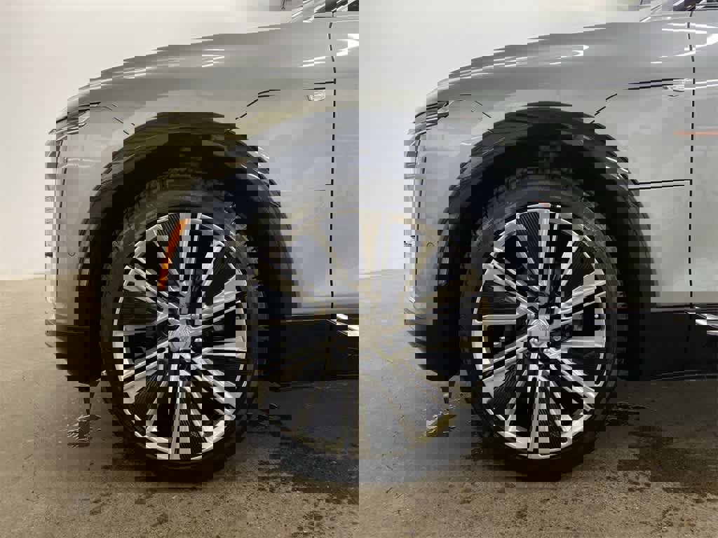 Certified 2025 Cadillac Lyriq Luxury image 12