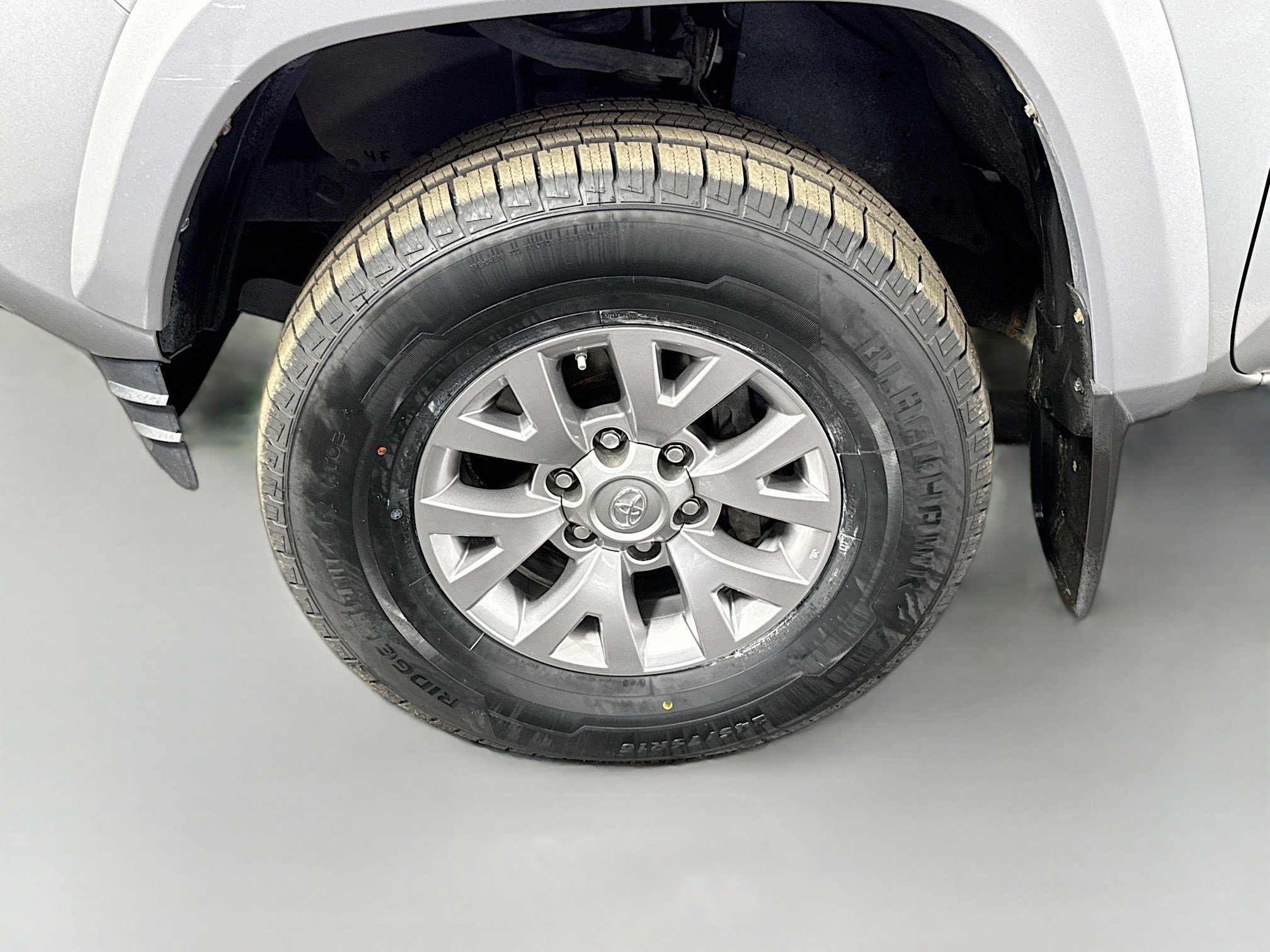 Used 2018 Toyota Tacoma SR5 w/ SR5 Appearance Package (SM) image 37