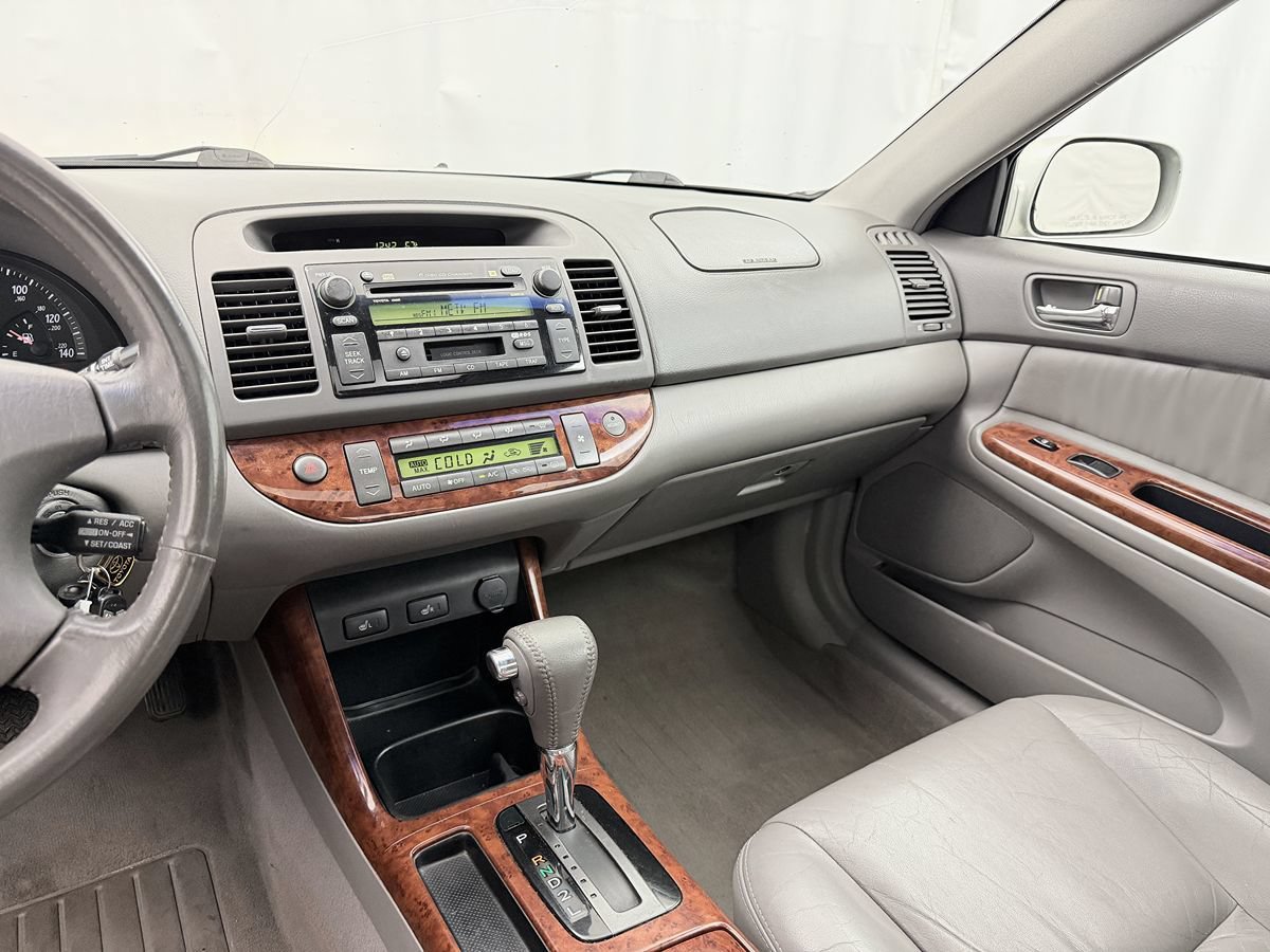 Used 2002 Toyota Camry LE FWD image 10