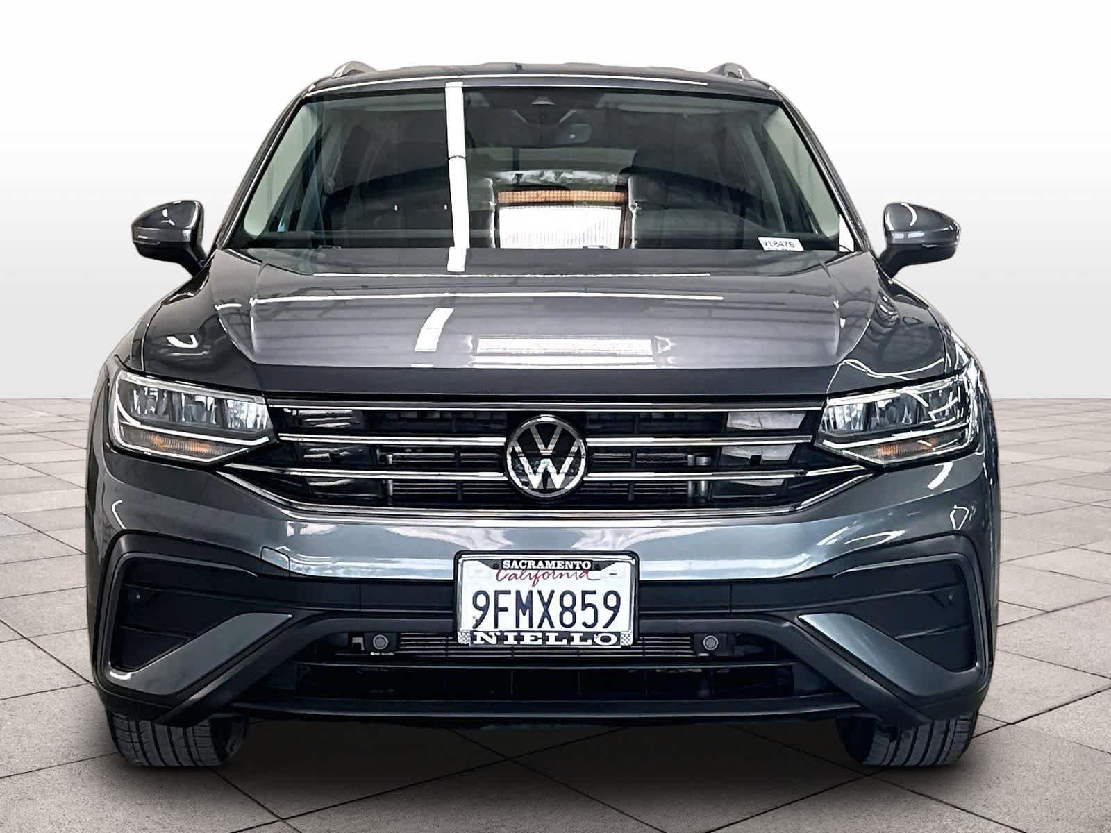 Used 2023 Volkswagen Tiguan SE FWD image 2