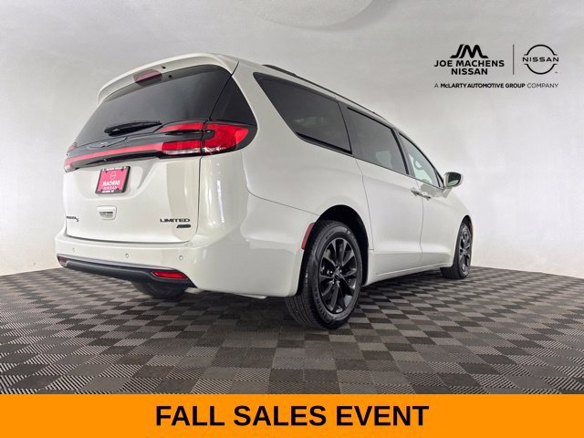 Used 2021 Chrysler Pacifica Limited w/ Uconnect Theater Family Group AWD/4WD image 11